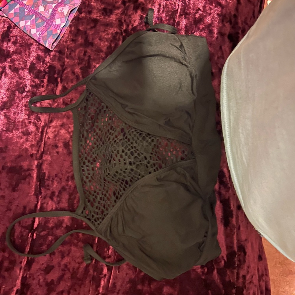 MEDIUM BATHING SUIT TOP